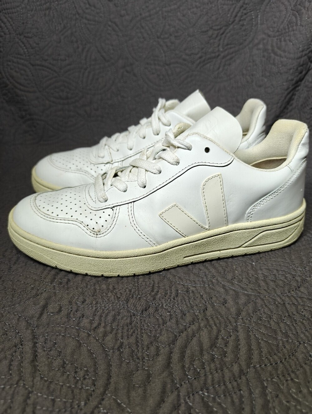 VEJA V-10 Vegan Leather Low Top Trainer Sneakers Off White/Cream Women's Shoe 7